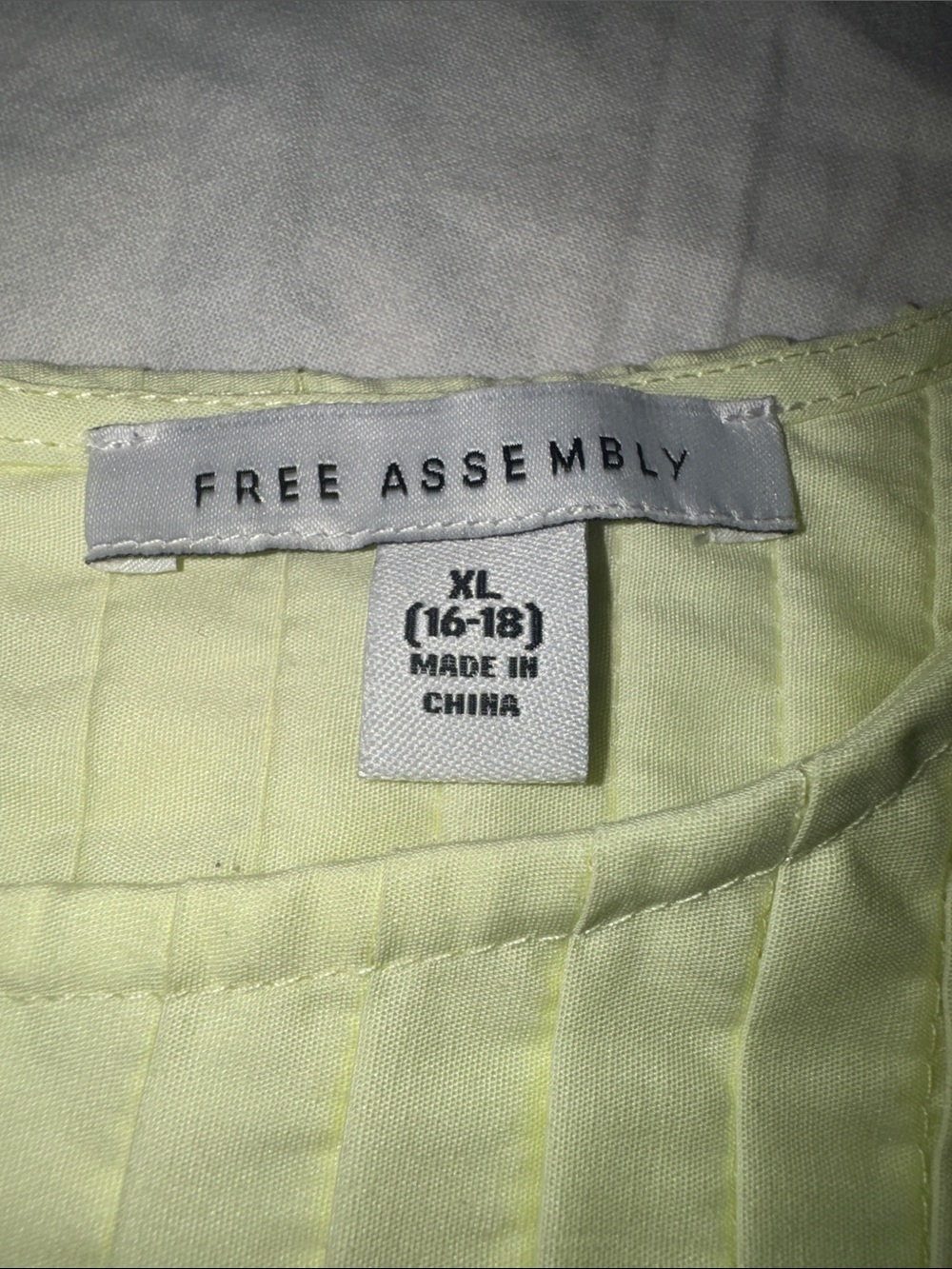 NWT Free Assembly Yellow Sleeveless Pintuck Peplum Blouse XL - Picture 3 of 5